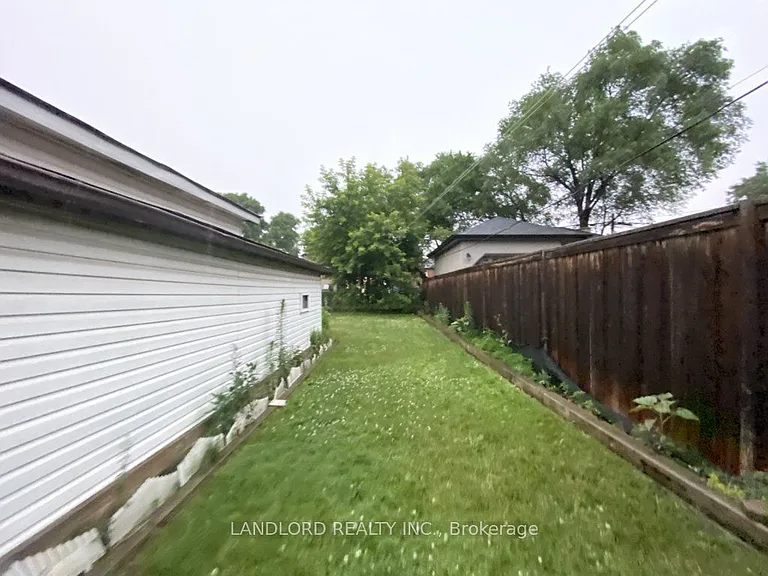 92 Holwood Ave #MAIN — Photo 19