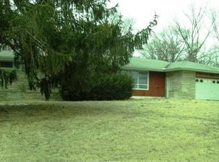 702 Bishop St, Grayville, IL 62844