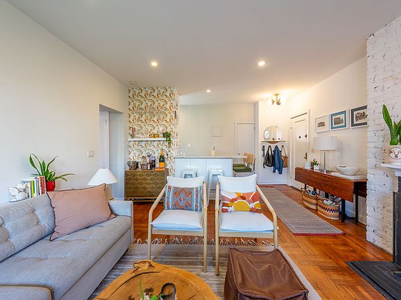3rd image of 210 Avenue Of The Americas APT 5A