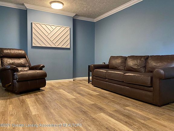 2nd image of 6422 Towar Ave