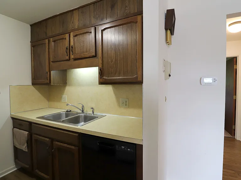 209 Colonial Dr — Photo 11