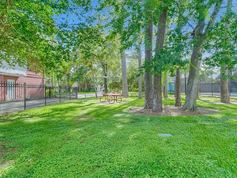 12407 Rosehill Ln — Photo 14