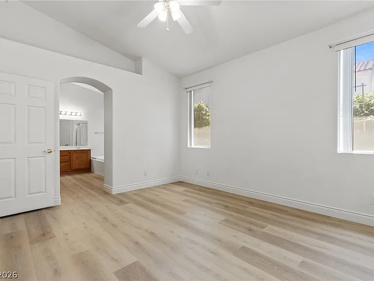 1701 Warrenville St — Photo 16