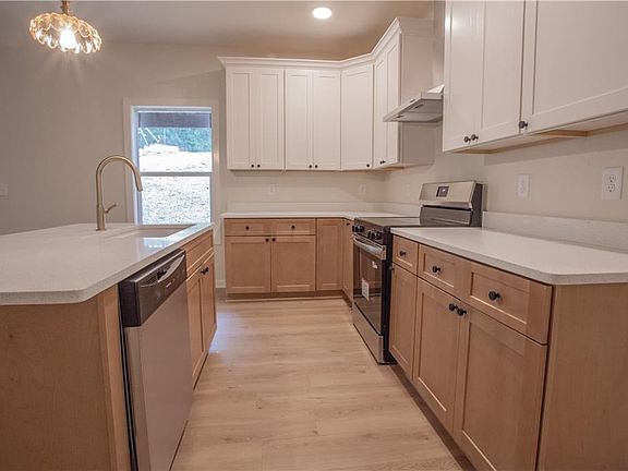5th image of 604 Trump Ct