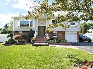311 Hyman Ave, West Islip, NY 11795