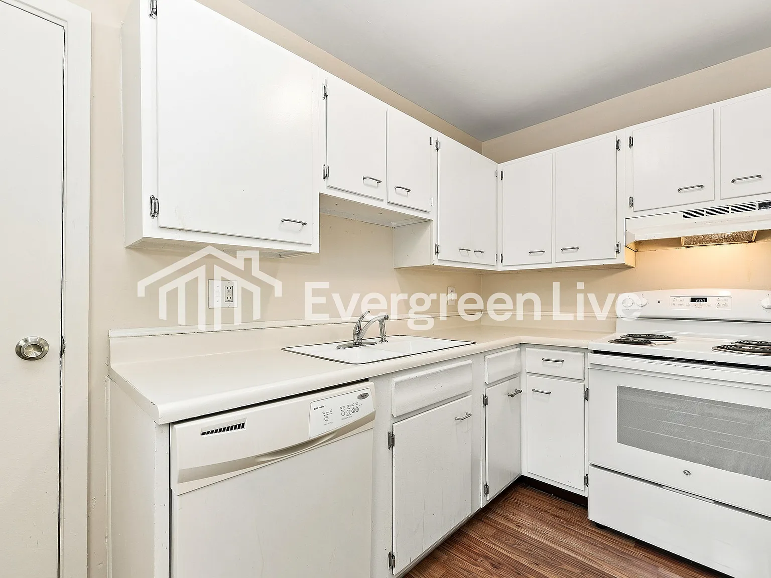 3 bed, 1.0 bath, 1172 sqft, $1,695 — Photo 4