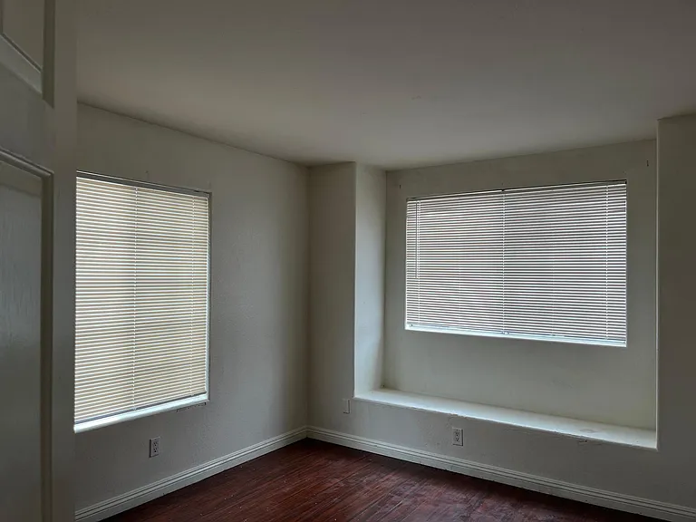 1233 Edinburg Ct — Photo 10