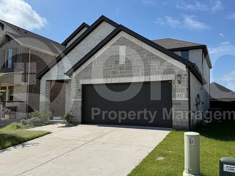 517 Ridgedale Dr — Photo 2