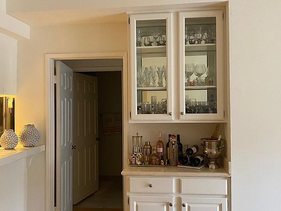 LIVINGROOM CABINET
