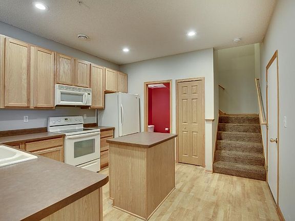 5th image of 4673 Blaine Ave