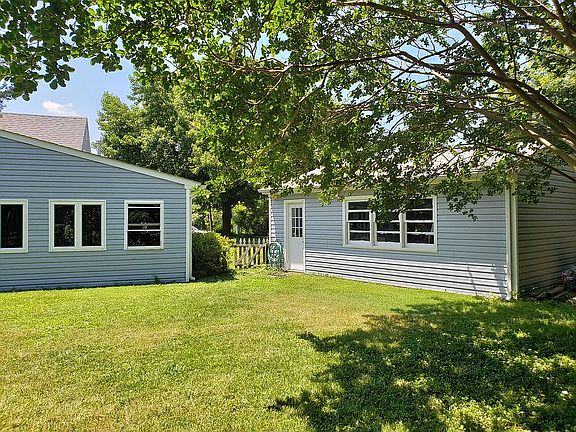 3rd image of 1921 S Lakeland Dr