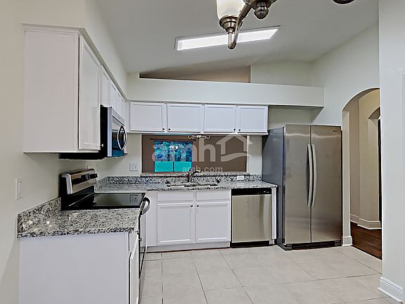 3rd image of 520 Lindsay Anne Ct