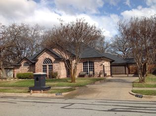 905 Evandale Rd, Burleson, TX 76028