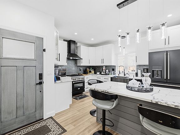 3rd image of 658 3rd St