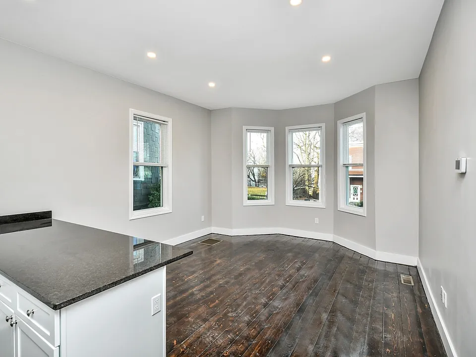 63 Clifford St #1