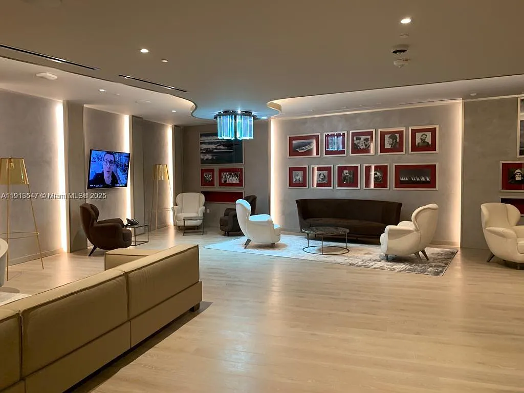 2 bed, 1107 sqft, $6,200 — Photo 4