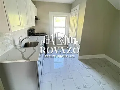 10 Columbia Ave #3 — photo 2 of 6