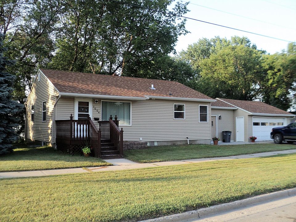 1604 2nd Ave S, Moorhead