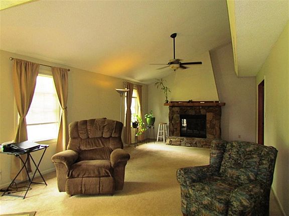 2nd image of 114 Woodcreek Dr