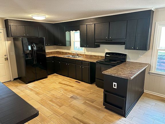 2nd image of 2429 1st St E