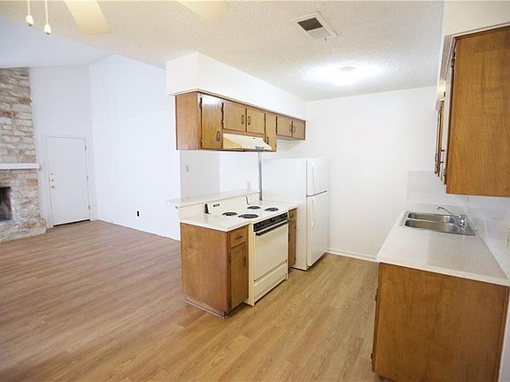 2nd image of 1301 Glenda Dr #B