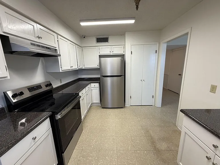 208 Diplomat Way — Photo 4