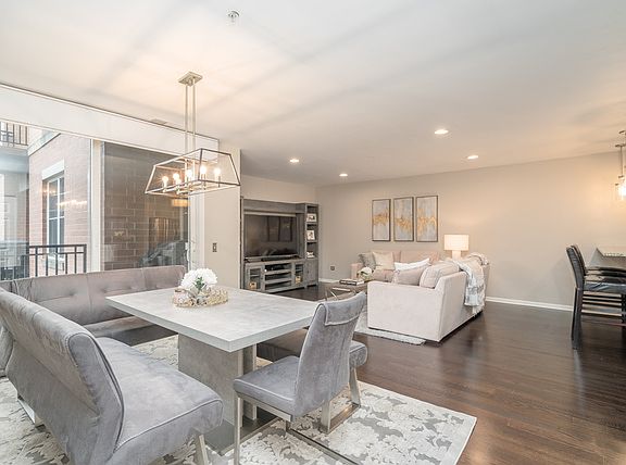 4th image of 300 Village Cir Unit 402