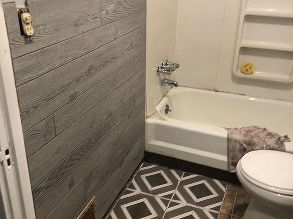 5th image of 356 Valley Dr #1