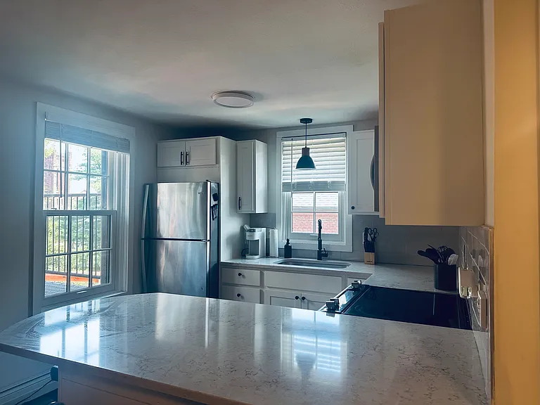 20 Pine St #5 — Photo 2