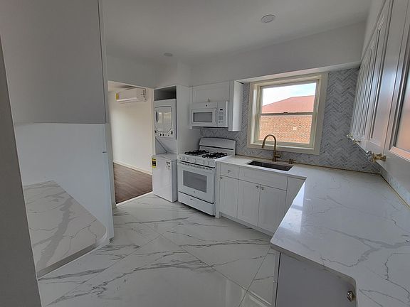 3rd image of 150 Mayfair Dr N Floor 2