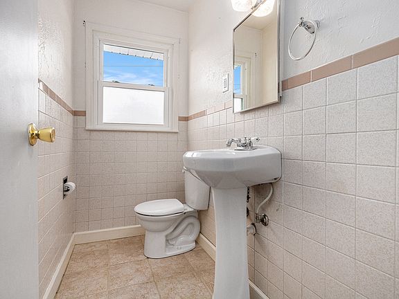 4th image of 5459 S San Martine St