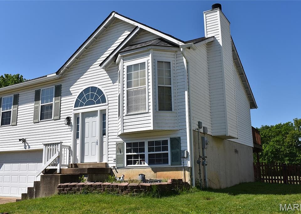 1st image of 2476 Waterfront Dr