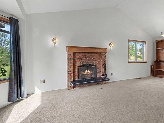 4th image of 88 E Woodfern Rise SW