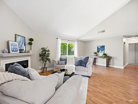 5th image of 106 Meadow Lakes Dr