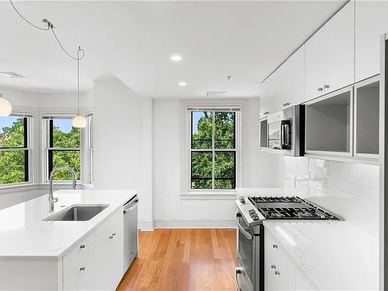 31 Parade St #402 — Photo 4