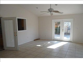 3rd image of 1327 Persimmon Dr