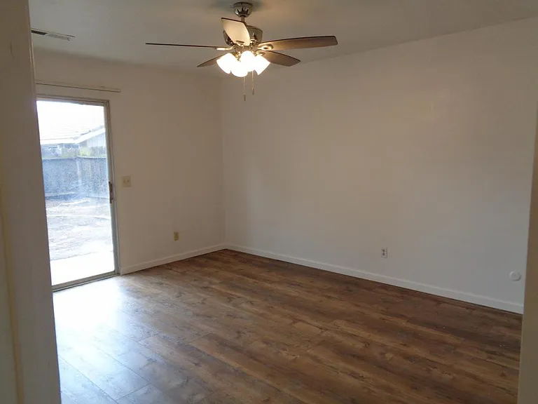 244 W Alexander Ave — Photo 15