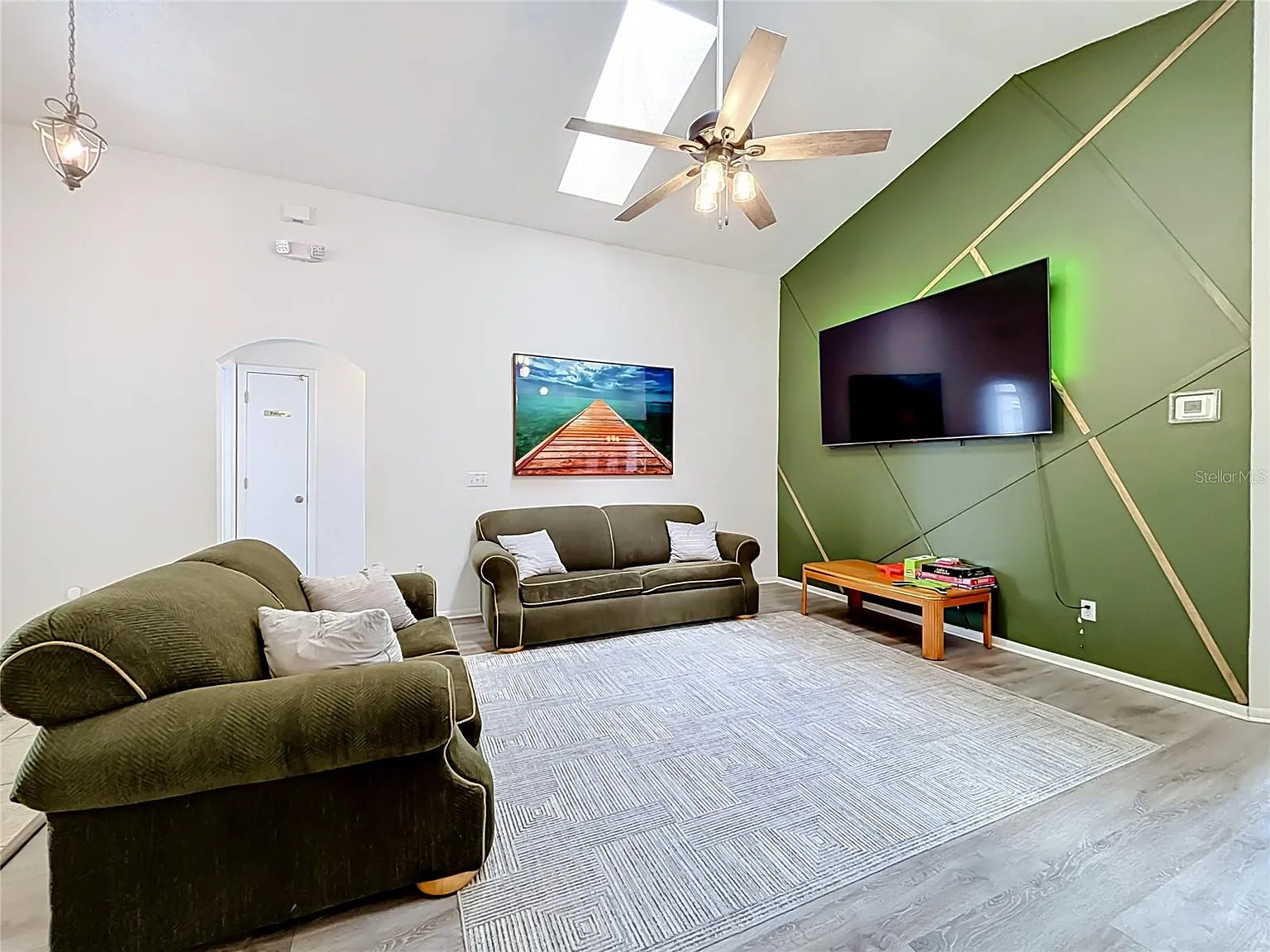 3 bed, 2.0 bath, 1562 sqft, $2,950 — Photo 4