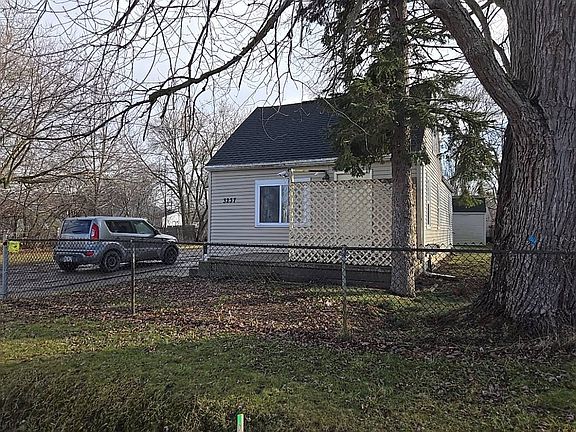 2nd image of 3237 Whitney Ave