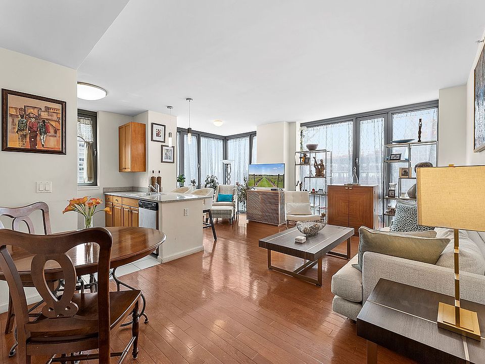 1st image of 425 Main St APT 16J