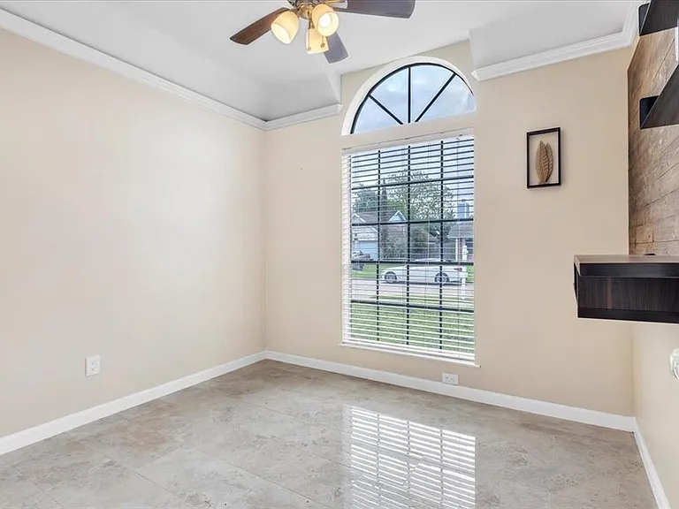 1042 Saint John Dr — Photo 9