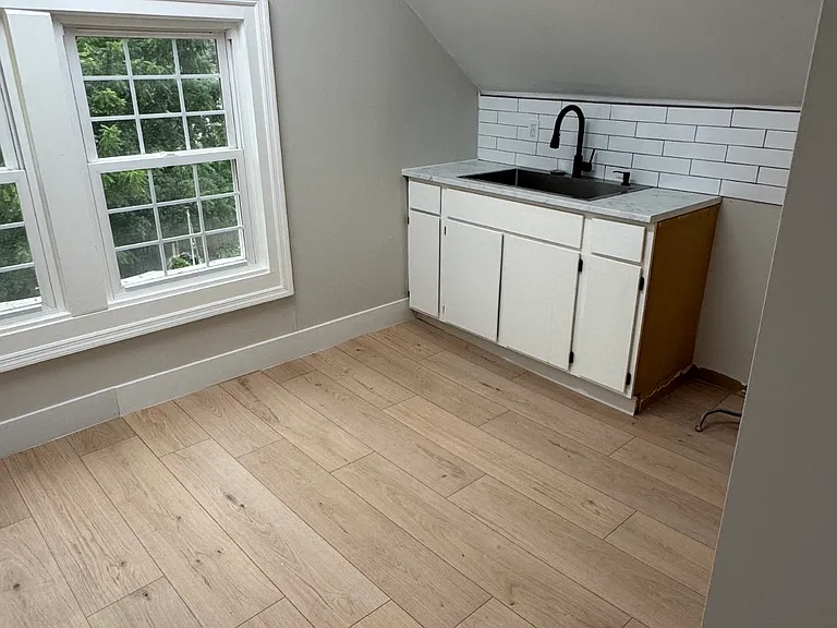 10 Dickinson Ave #3 — Photo 10
