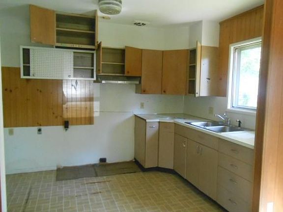 2nd image of 7480 Sabre Ave