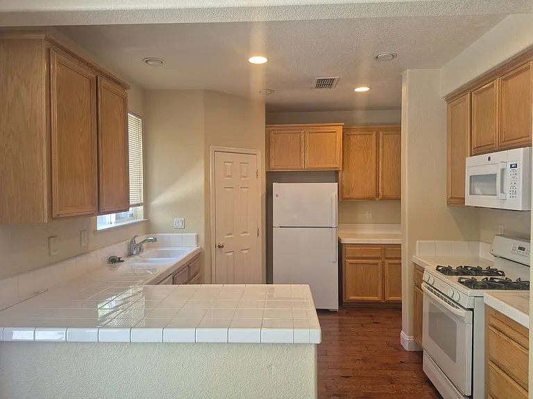 5343 Dunlay Dr — Photo 10