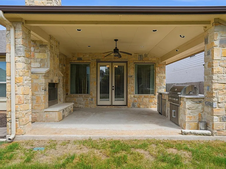 70 Santa Maria St — Photo 24