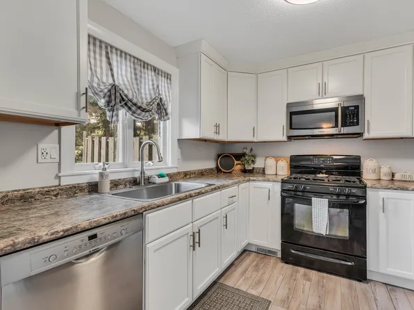 485 Dowd Avenue #485, Canton, CT 06019