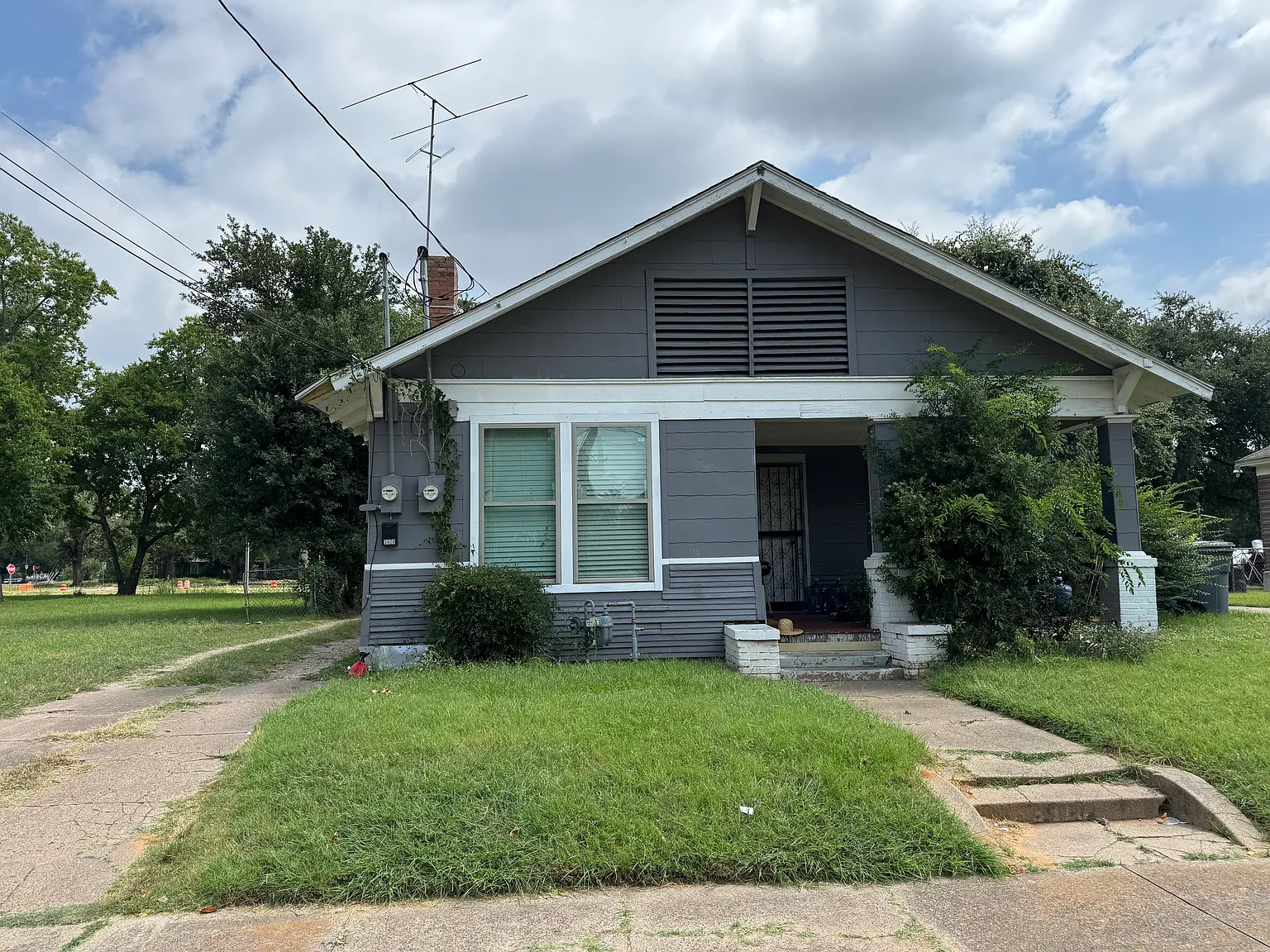 3420 S Harwood St — Photo 1