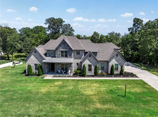 910 King Arthur Dr, Springdale, AR 72762