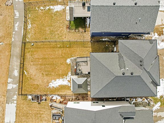 5th image of 1161 Albert Ct W