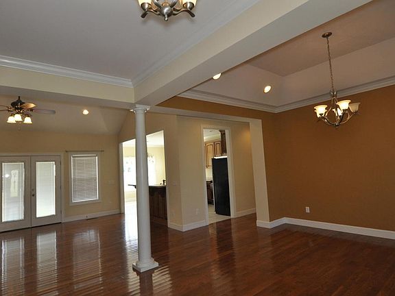 4th image of 46 Rebecca Ln #17